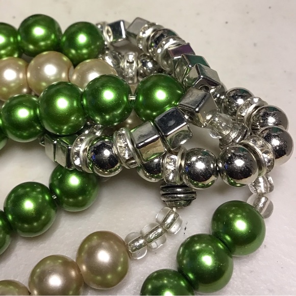 faux pearl bracelet .. 3 strands  stretchy  colors and silver metal  … PBR-1 - Picture 6 of 6